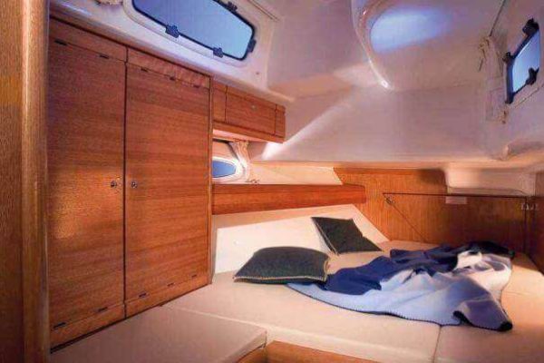 Almanac Super Heroes Bavaria Cruiser 50 cabin